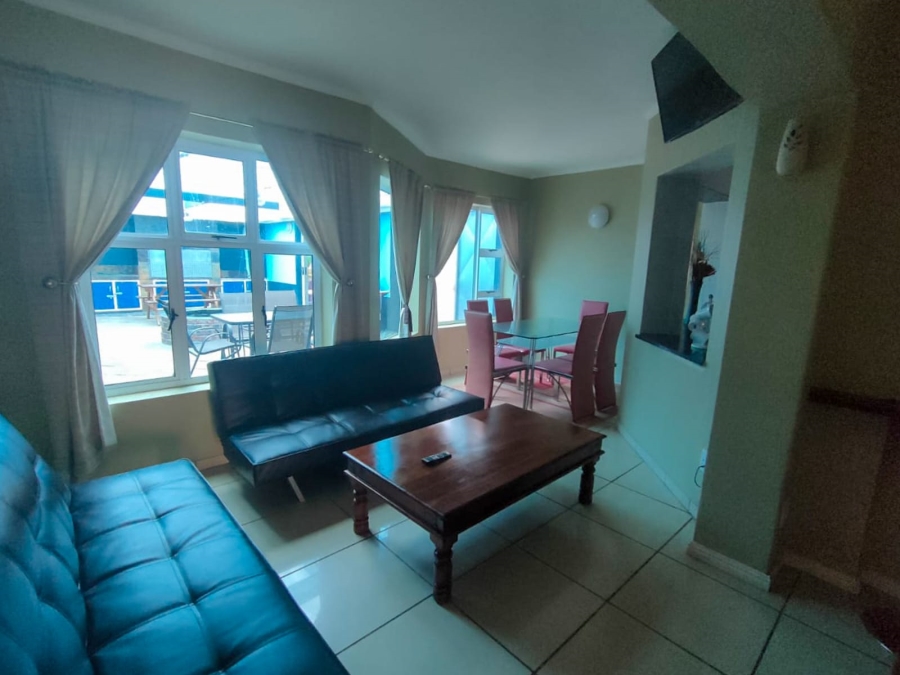 8 Bedroom Property for Sale in Wavecrest Eastern Cape